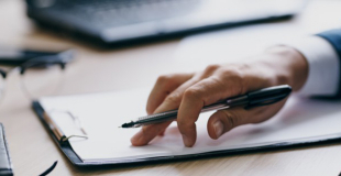 Qu'est-ce qu'une exclusion de garantie et une surprime dans une assurance emprunteur ?